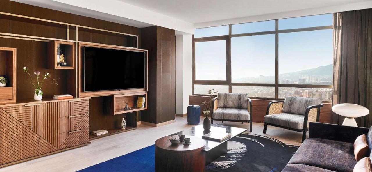 Nobu Hotel Barcelona Exteriér fotografie A living room at the Ritz-Carlton, Chengdu